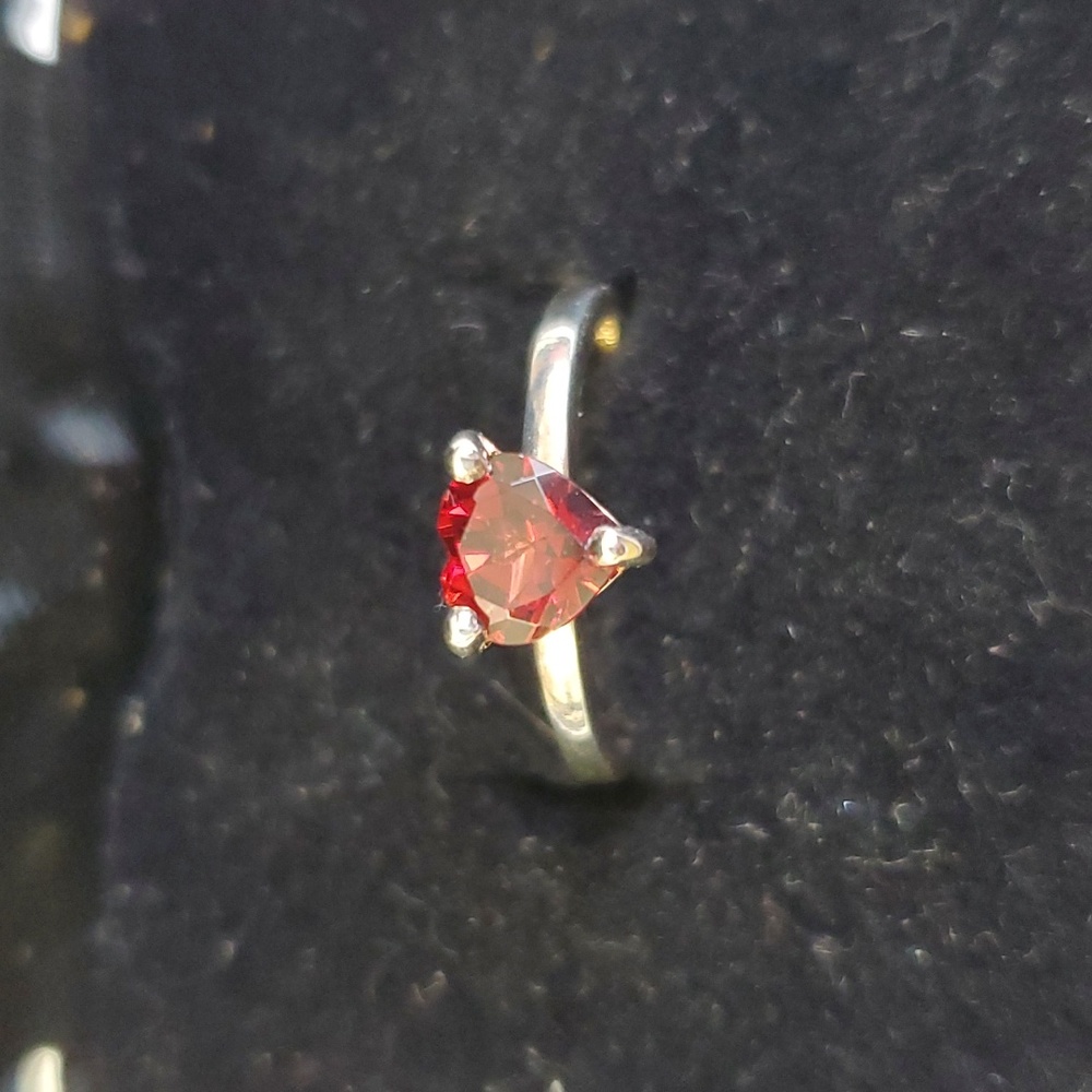 Sterling Silver 925 Garnet Ring – A Heartfelt Sparkle